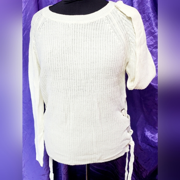 White sweater - Picture 4 of 4